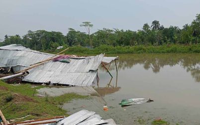 বাগেরহাটে কাল বৈশাখী ঝড়ের তান্ডব, আহত ১০, বজ্রপাতে  নিহত ১, ঘর-বাড়ি ক্ষতিগ্রস্থ