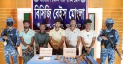 মোংলায় বাণিজ্যিক জাহাজে চুরির প্রস্তুতিকালে দেশীয় অস্ত্র ও মাদকসহ আটক ৫