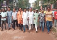 বাগেরহাট সড়ক সংস্কার ও প্রকৌশলীর আপসারনের দবীতে মানববন্ধন 