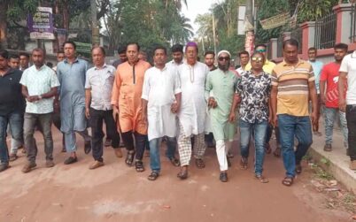 বাগেরহাট সড়ক সংস্কার ও প্রকৌশলীর আপসারনের দবীতে মানববন্ধন 