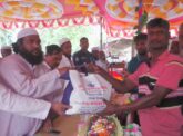 বাগেরহাটে অসহায় ও দরিদ্রদের মাঝে ঈদ উপহার বিতরণ