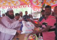 বাগেরহাটে অসহায় ও দরিদ্রদের মাঝে ঈদ উপহার বিতরণ