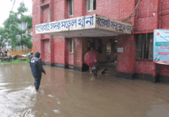 টানা বৃষ্টিতে বাগেরহাট শহর জলমগ্ন, দুর্ভোগে হাজারো মানুষ
