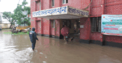 টানা বৃষ্টিতে বাগেরহাট শহর জলমগ্ন, দুর্ভোগে হাজারো মানুষ